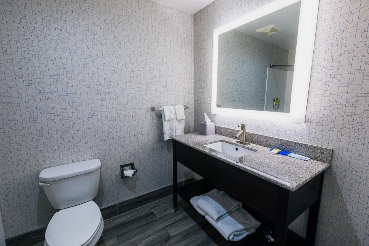 Holiday Inn Express Hotel & Suites Hamburg By Ihg Exterior foto