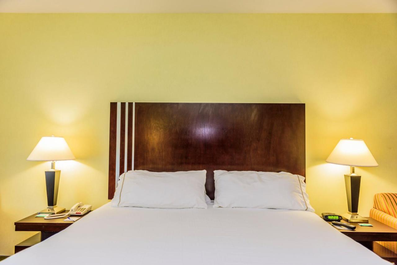 Holiday Inn Express Hotel & Suites Hamburg By Ihg Exterior foto